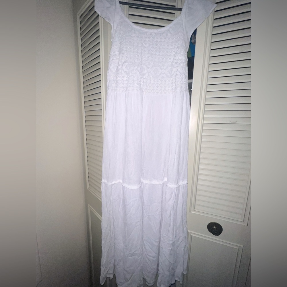 White dress knit detail in the front additional stretch in the back
